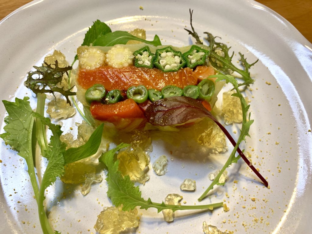 スパイシーなサーモンとレンズ豆のレシピ