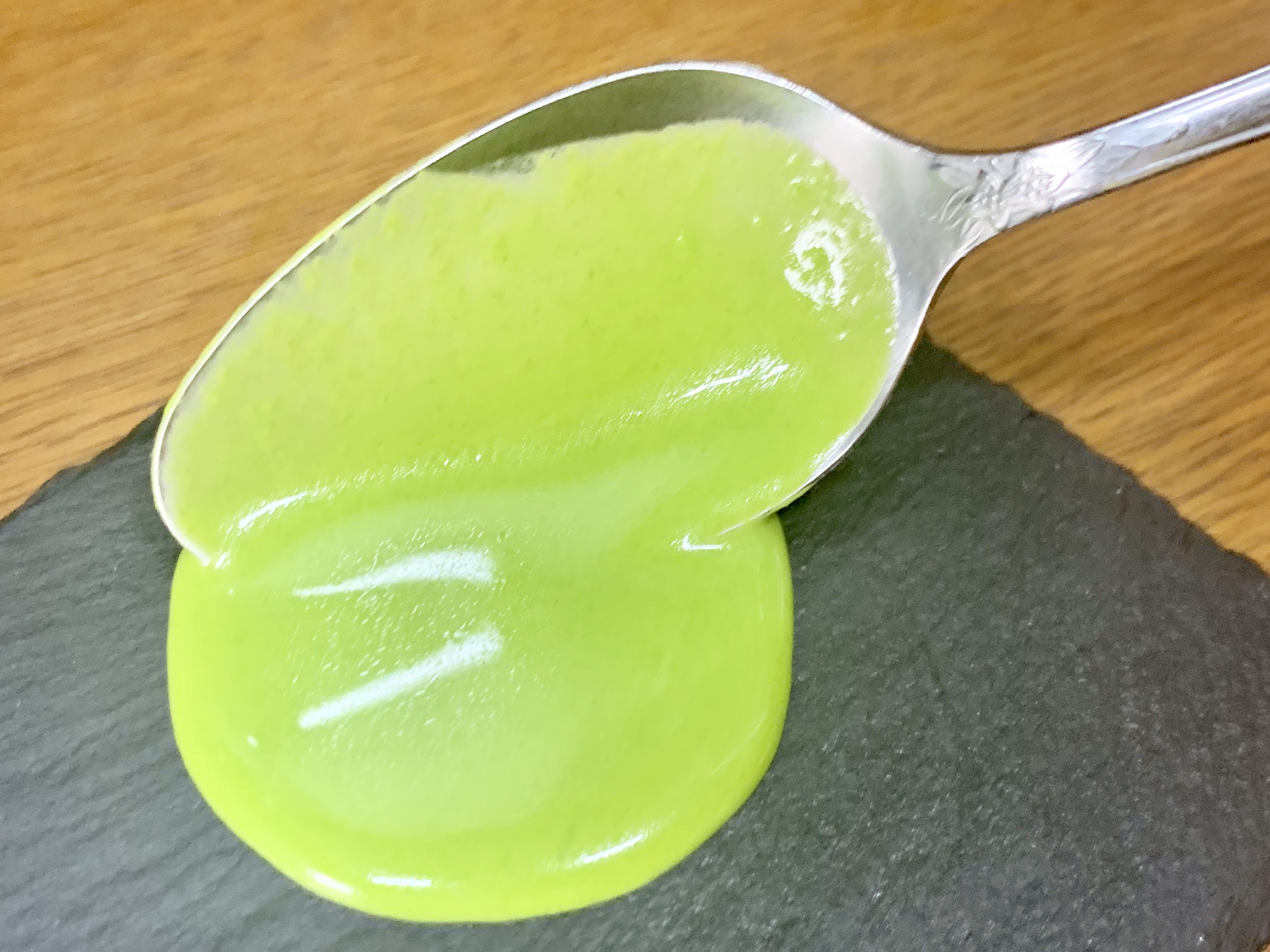 ハーブの緑色が鮮やかなヴェルデュレットソース プロのレシピ La Table